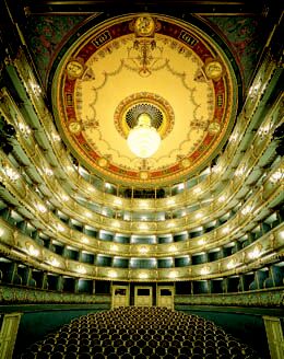 estatestheatreprague2.jpg
